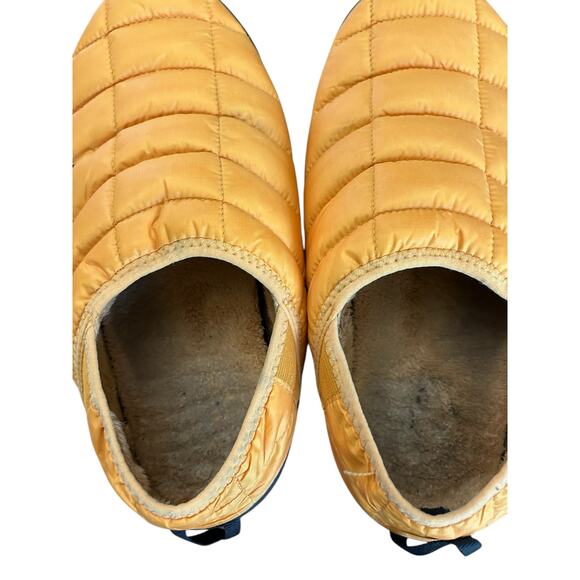 The Northface Men’s Thermoball Traction Mule V slippers Yellow Black Slip-On 11 - Picture 6 of 8